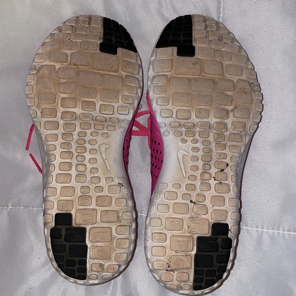 Hot Pink Nike’s - Picture 6 of 6